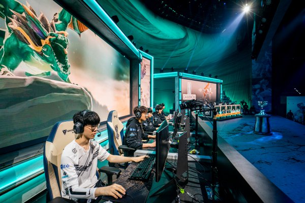 BLG碾压FNC,Viper开启传奇时刻激烈交锋成都决赛之夜,留下经典瞬间 BLG碾压FNC,Viper开启传奇时刻激烈交锋成都决赛之夜,留下经典瞬间