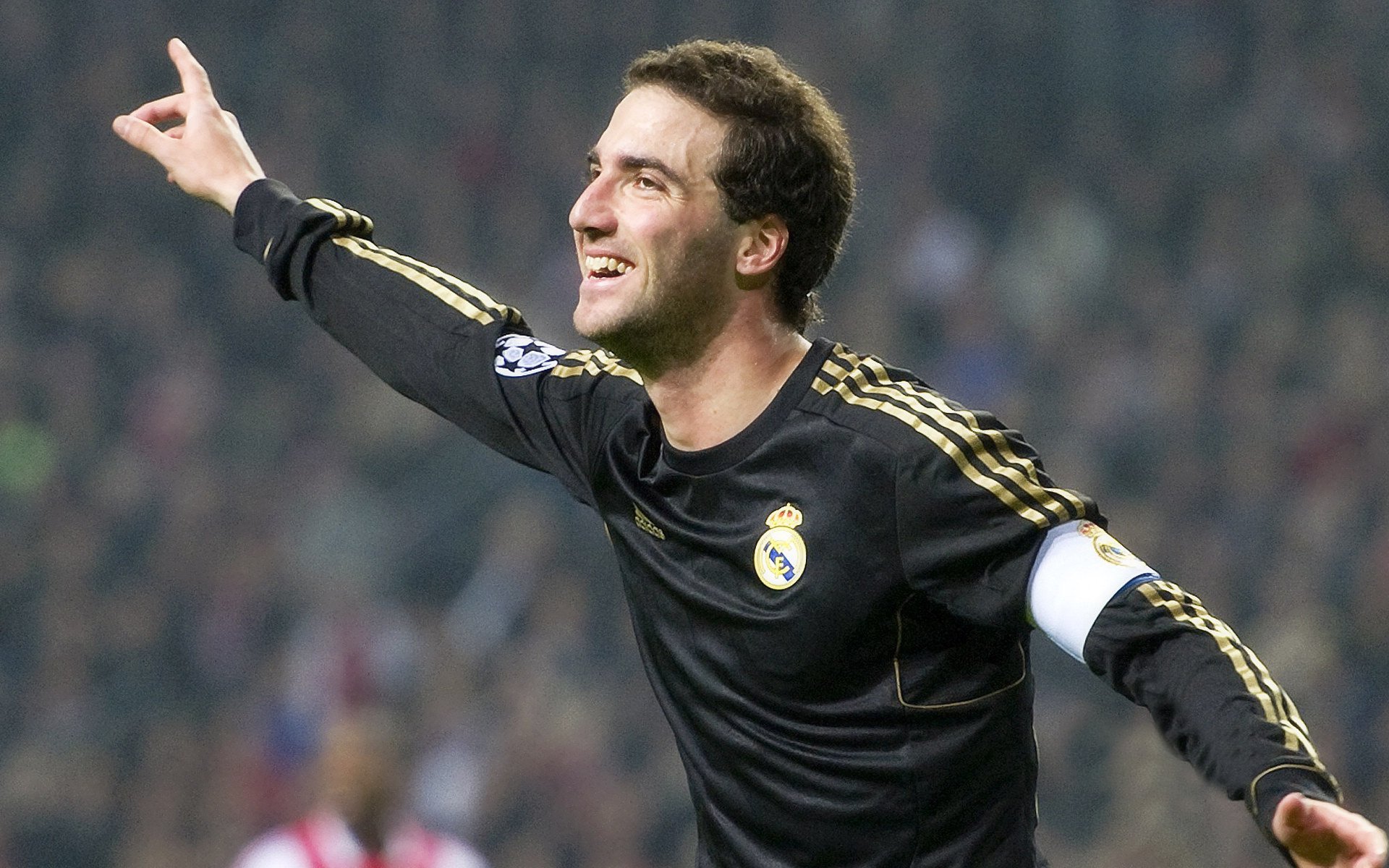 开云体育-血染黄沙！马德里竞技绝境翻盘沙特劲旅，无名英雄迪亚斯铸就钢铁脊梁