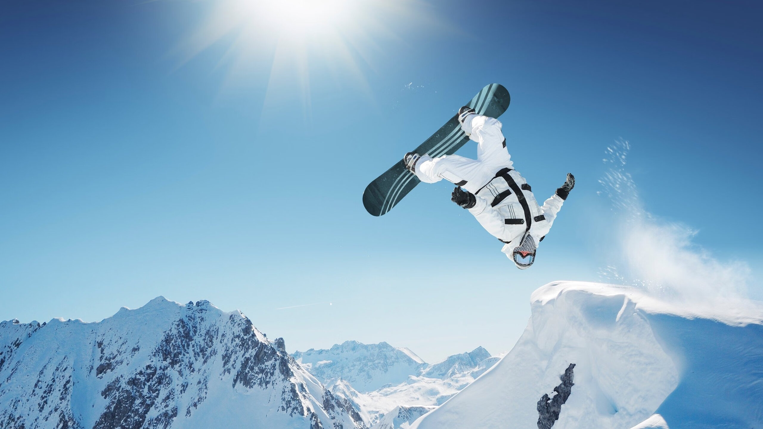 开云官网-绝境双生花，足球压哨绝杀与F1终局接管，体育史诗夜的平行燃烧